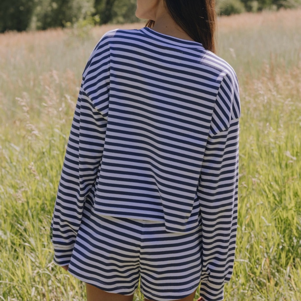 ISO!!! Not selling! In search of daily drills navy stripe set! In size XS/S PLS!